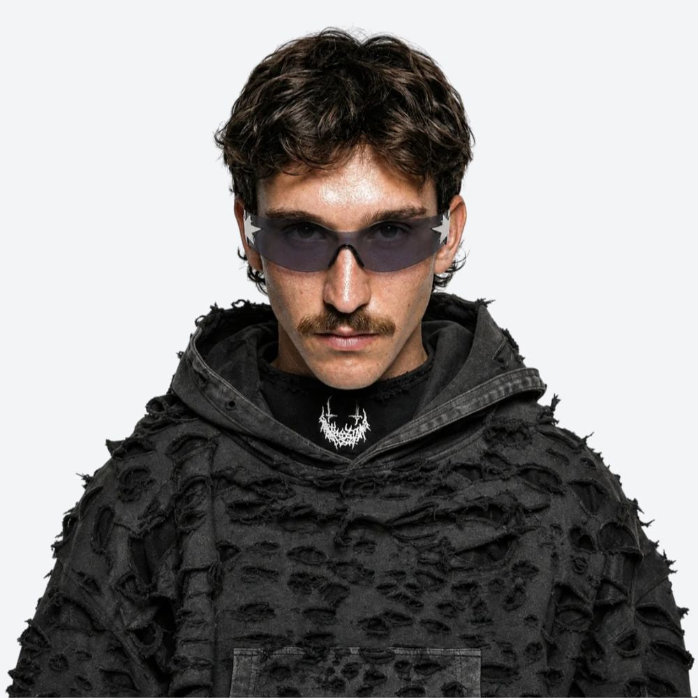 VYSER SIRIUS rimless shield sunglasses – black frame, black lenses, UV400 – worn by a model in a streetwear outfit