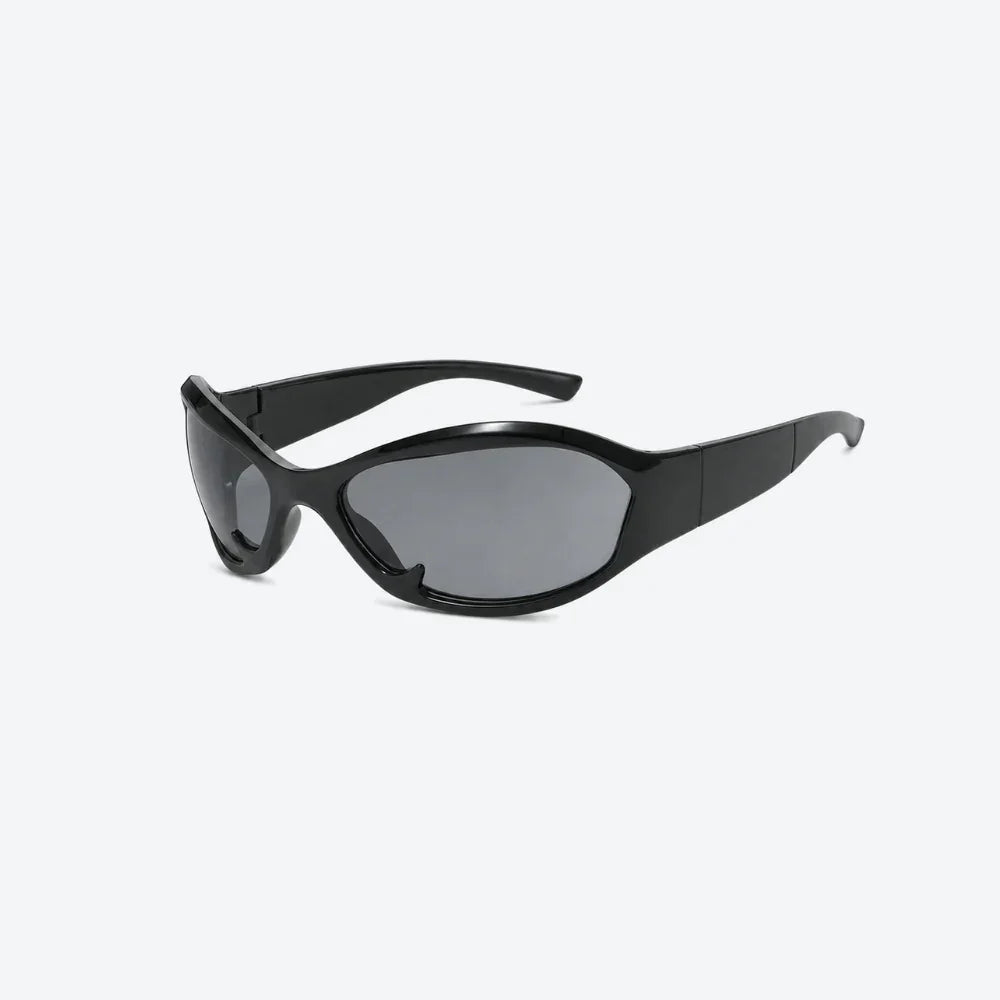VYSER black sporty sunglasses with sleek frame and gray tinted lenses, modern streetwear style.