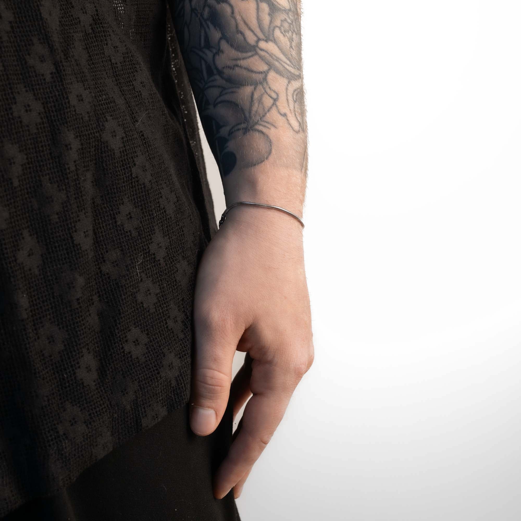 Cael Armband